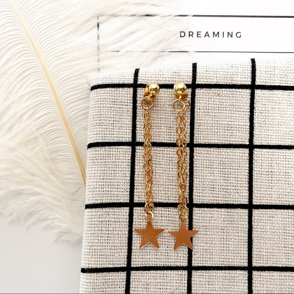 Unique Design//Boutique Star ⭐️ Earrings - Picture 5 of 6